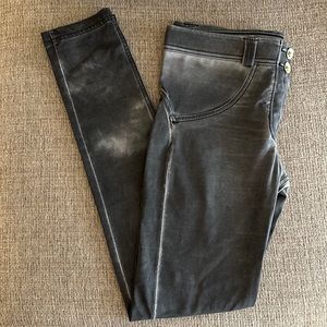 Freddy leggings size US 4